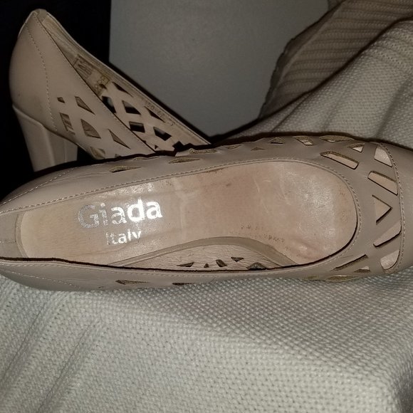 SHOES - Picture 4 of 4